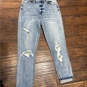 Trendy Distressed Ankle Jeans in Light Blue
